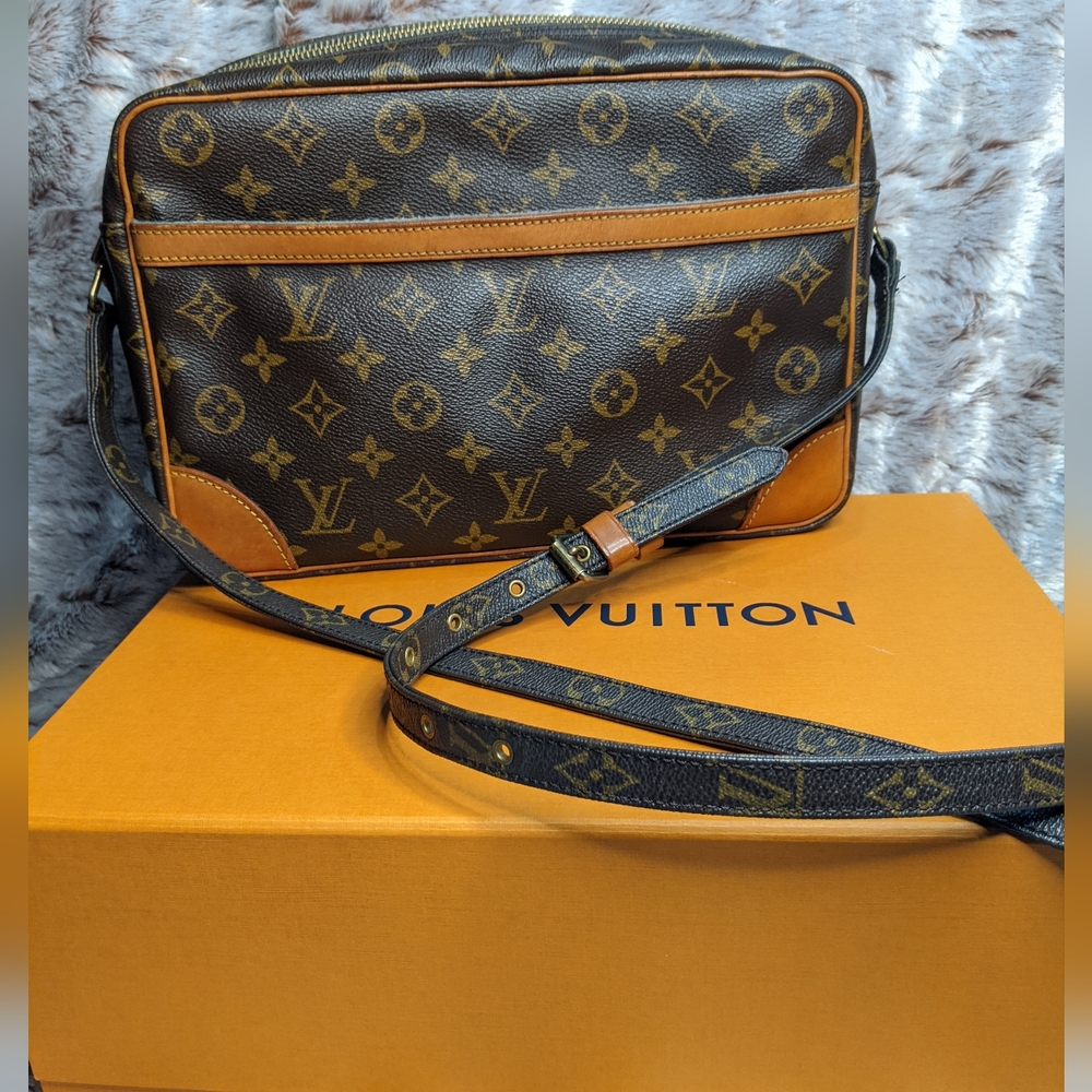 LOUIS VUITTON Trocadero 30